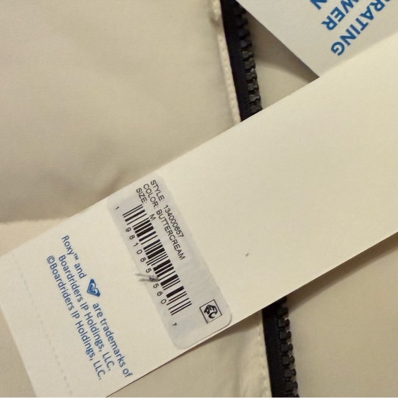 Roxy NWT Buttercream Size Medium Puffer Jacket - Picture 3 of 5